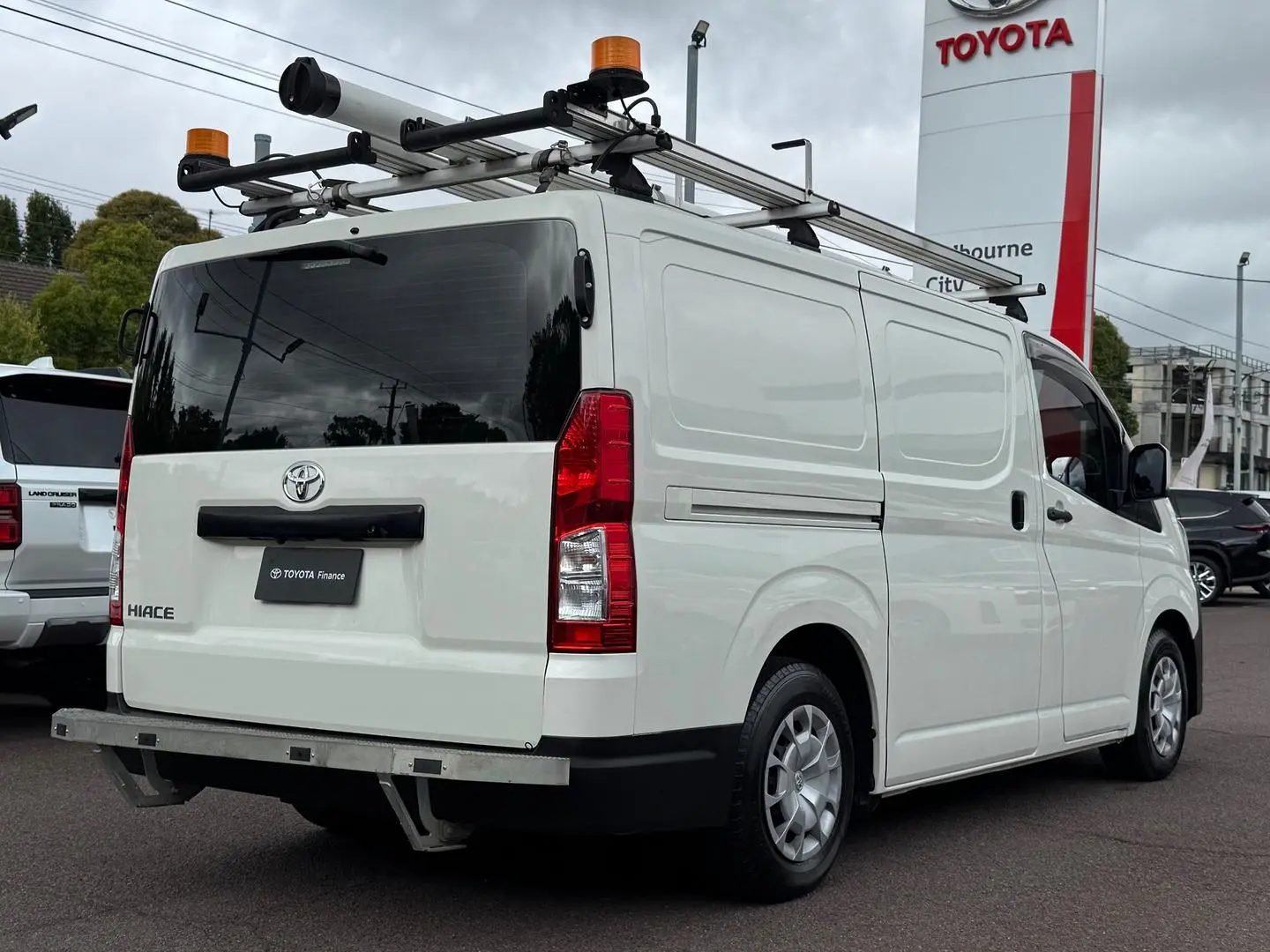 2019 Toyota Hiace Gallery Image 4