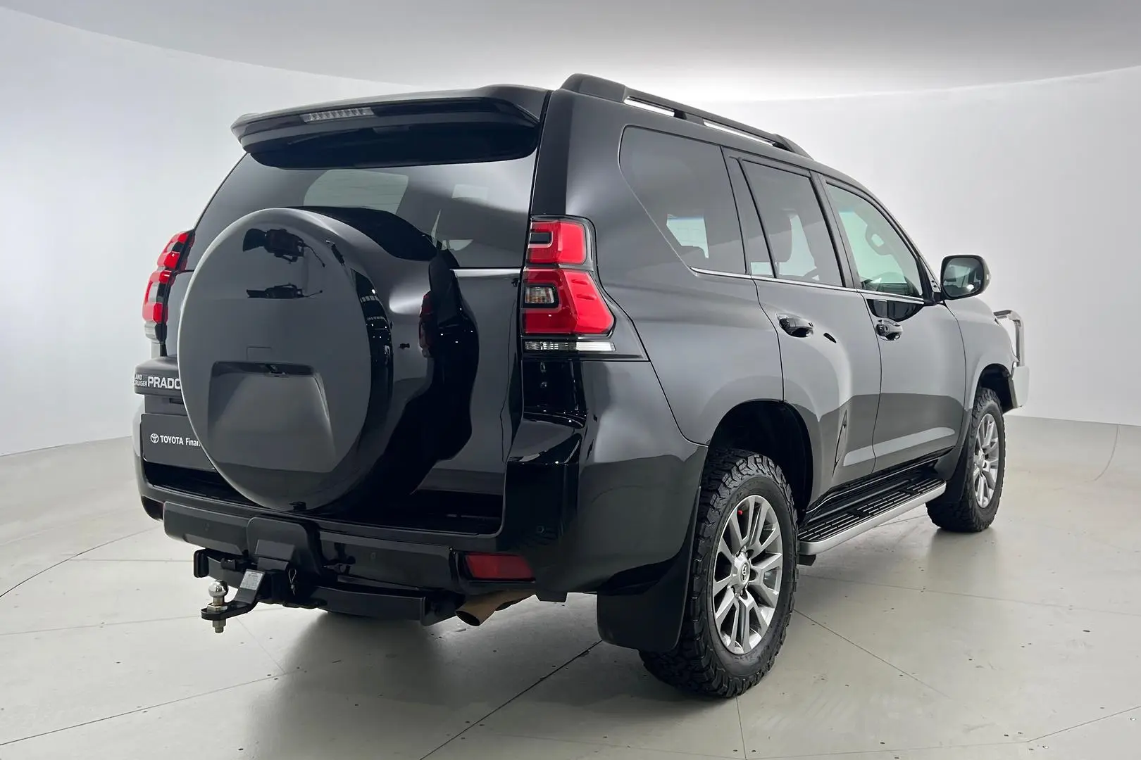 2018 Toyota Landcruiser Prado Gallery Image 4
