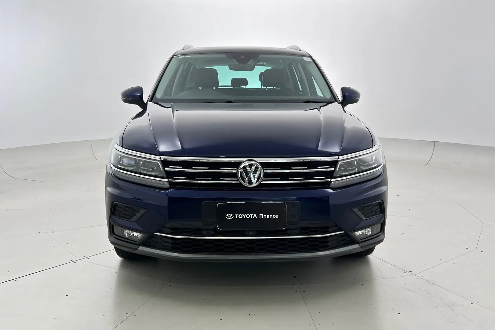 2019 Volkswagen Tiguan Gallery Image 2