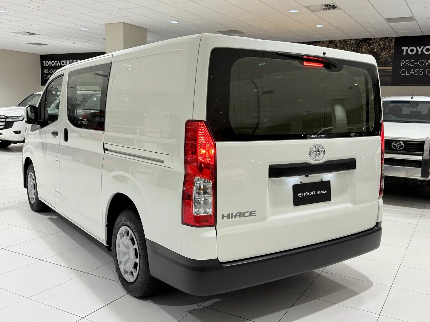 2022 Toyota Hiace Gallery Image 8