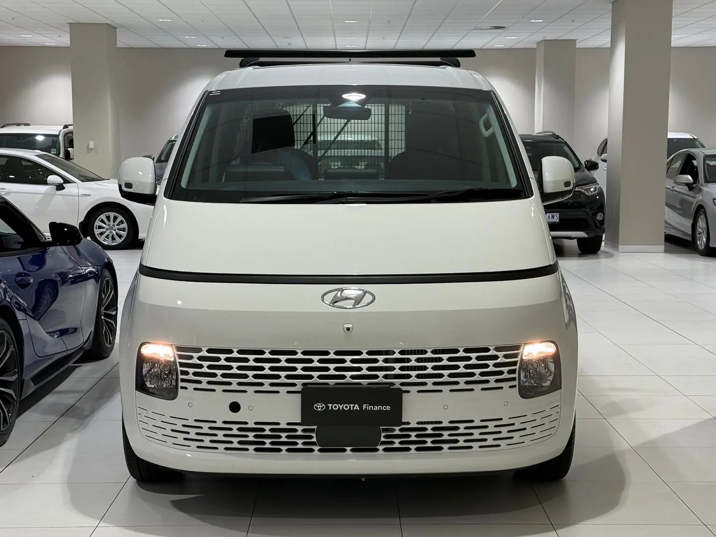 2022 Hyundai STARIA LOAD Gallery Image 4