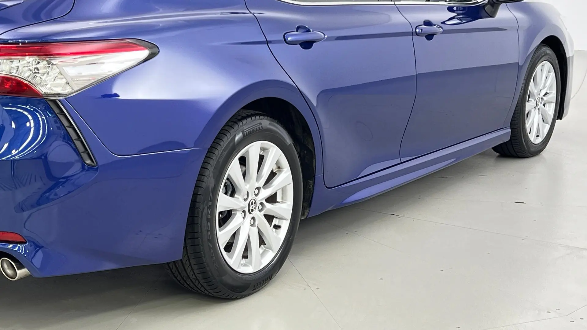 2019 Toyota Camry Gallery Image 11
