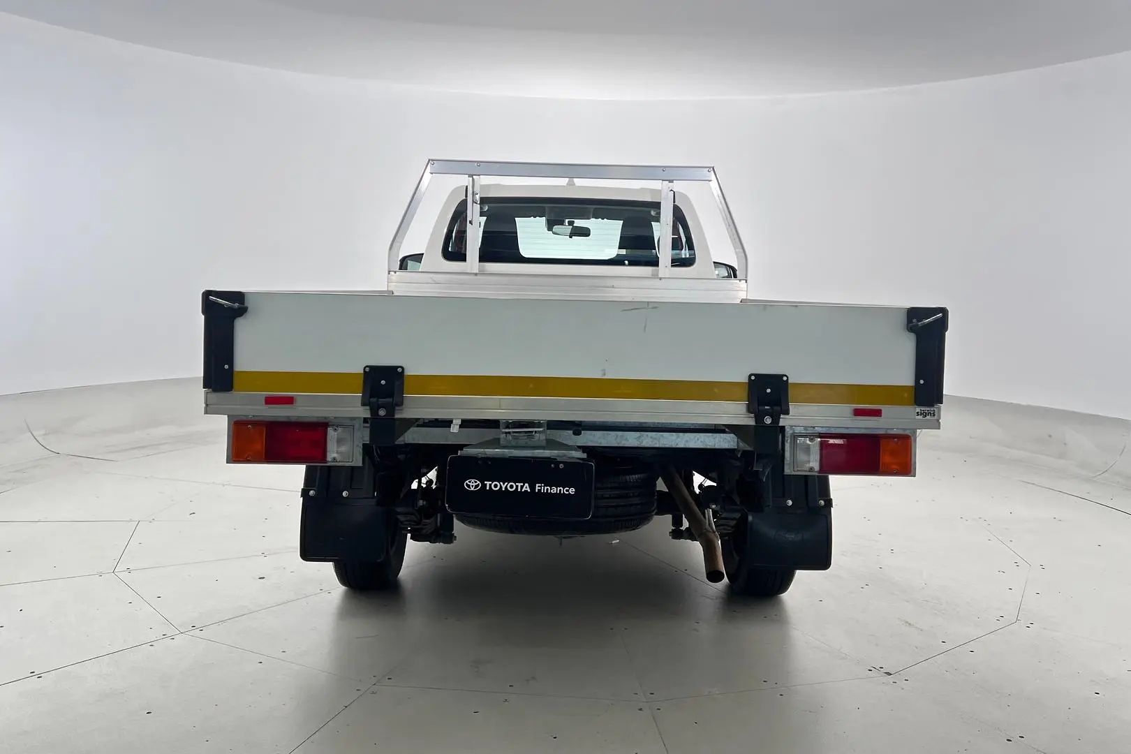 2022 Toyota Hilux Gallery Image 3