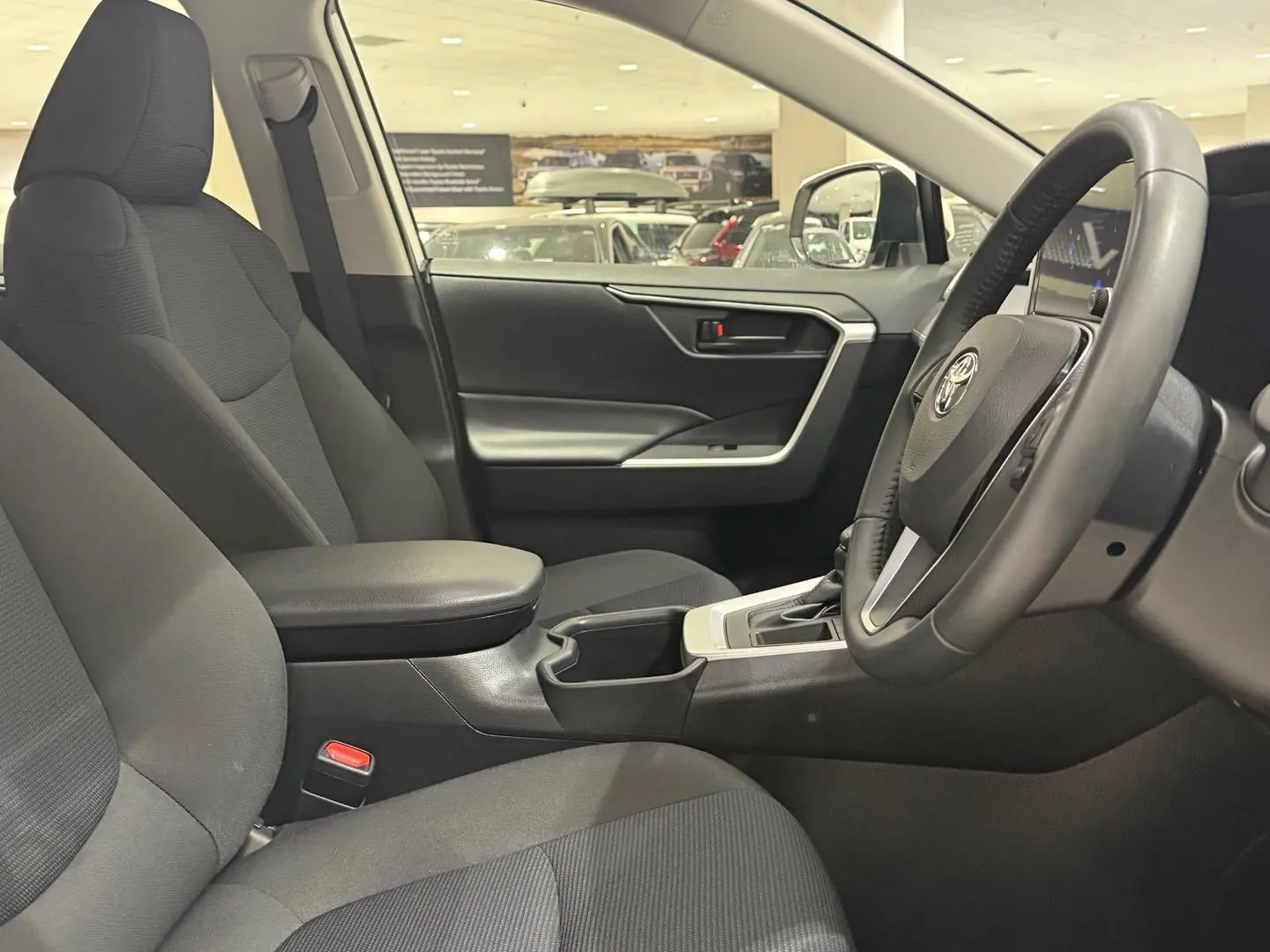 2022 Toyota RAV4 Gallery Image 10