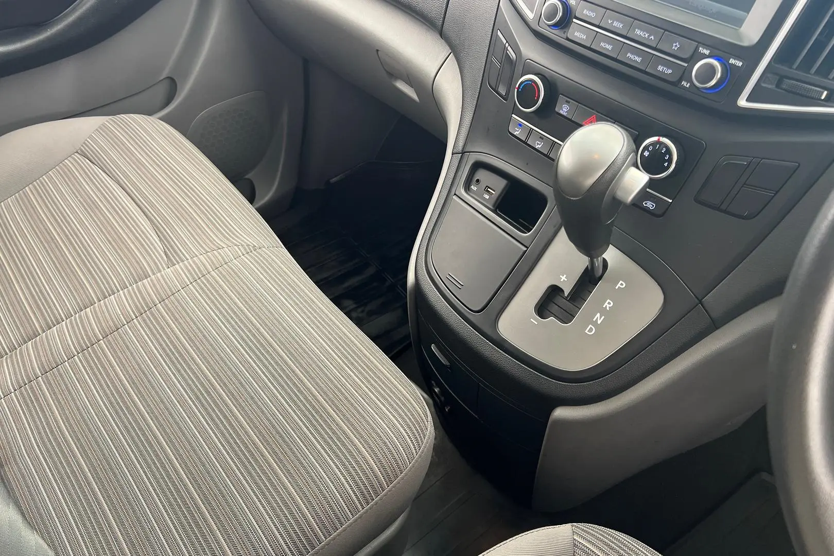 2018 Hyundai iLoad Gallery Image 13