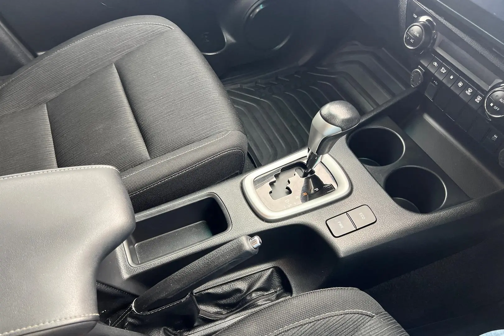 2022 Toyota Hilux Gallery Image 22