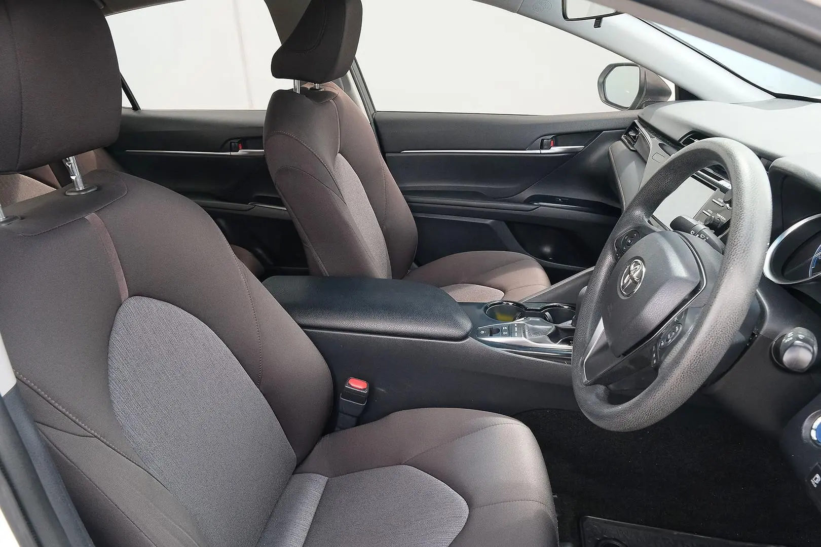 2020 Toyota Camry Gallery Image 13