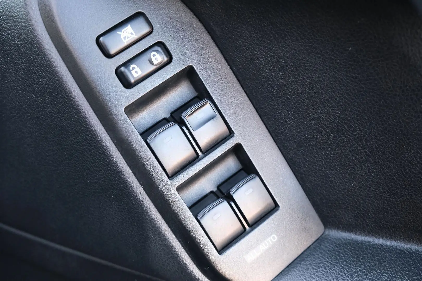 2019 Toyota Landcruiser Prado Gallery Image 13
