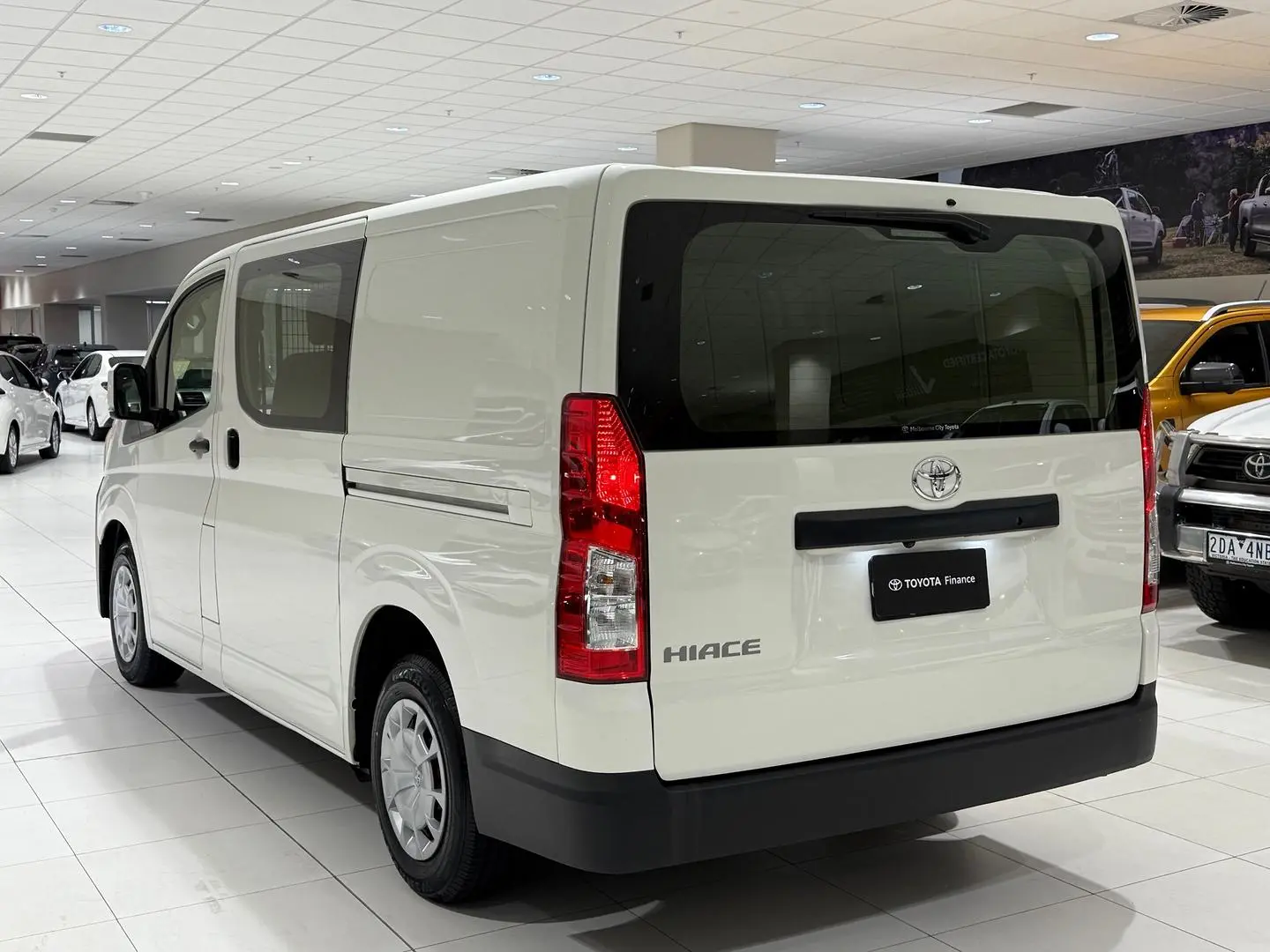 2022 Toyota Hiace Gallery Image 8