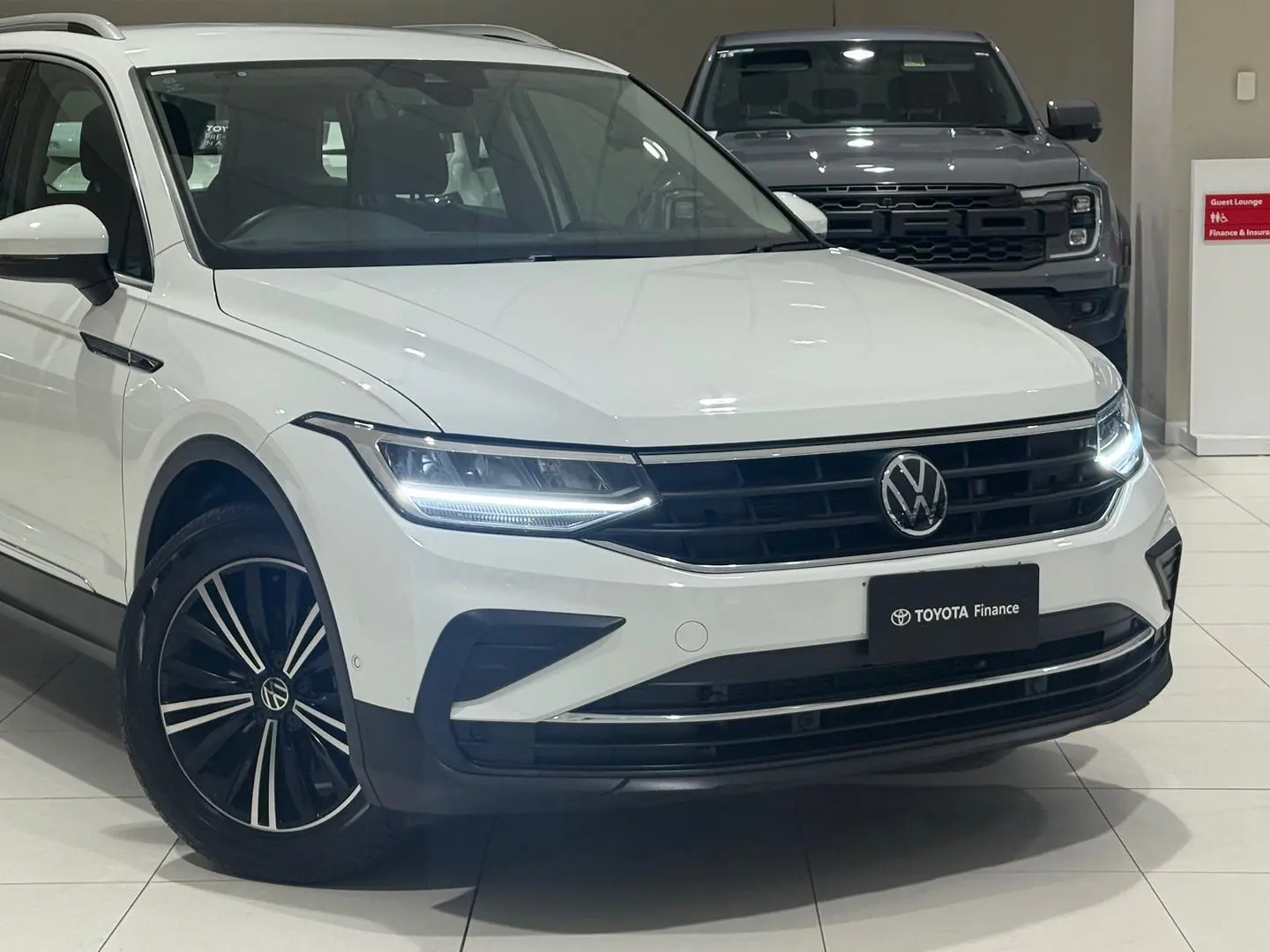 2022 Volkswagen Tiguan Gallery Image 3