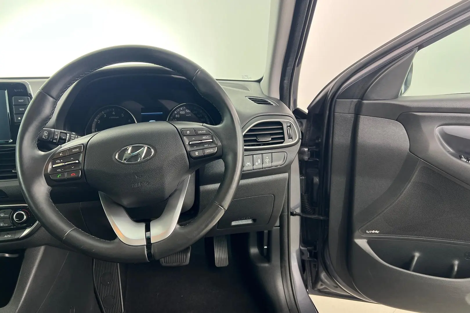 2018 Hyundai i30 Gallery Image 12