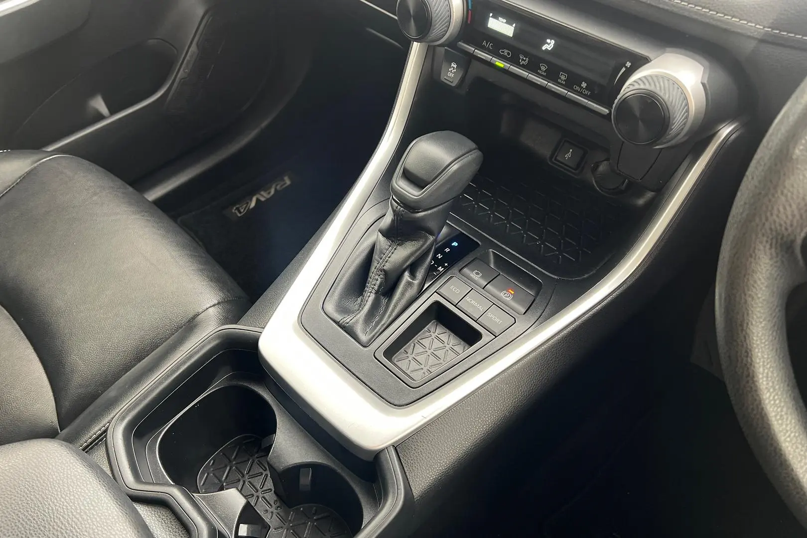 2020 Toyota RAV4 Gallery Image 20