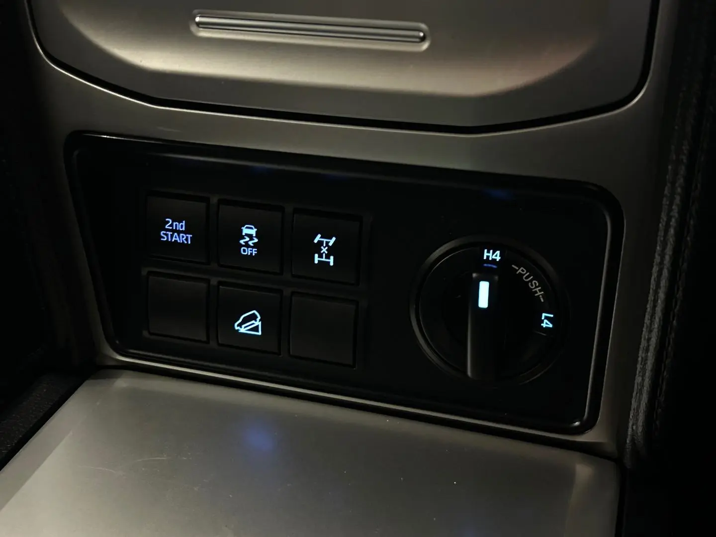 2021 Toyota Landcruiser Prado Gallery Image 22
