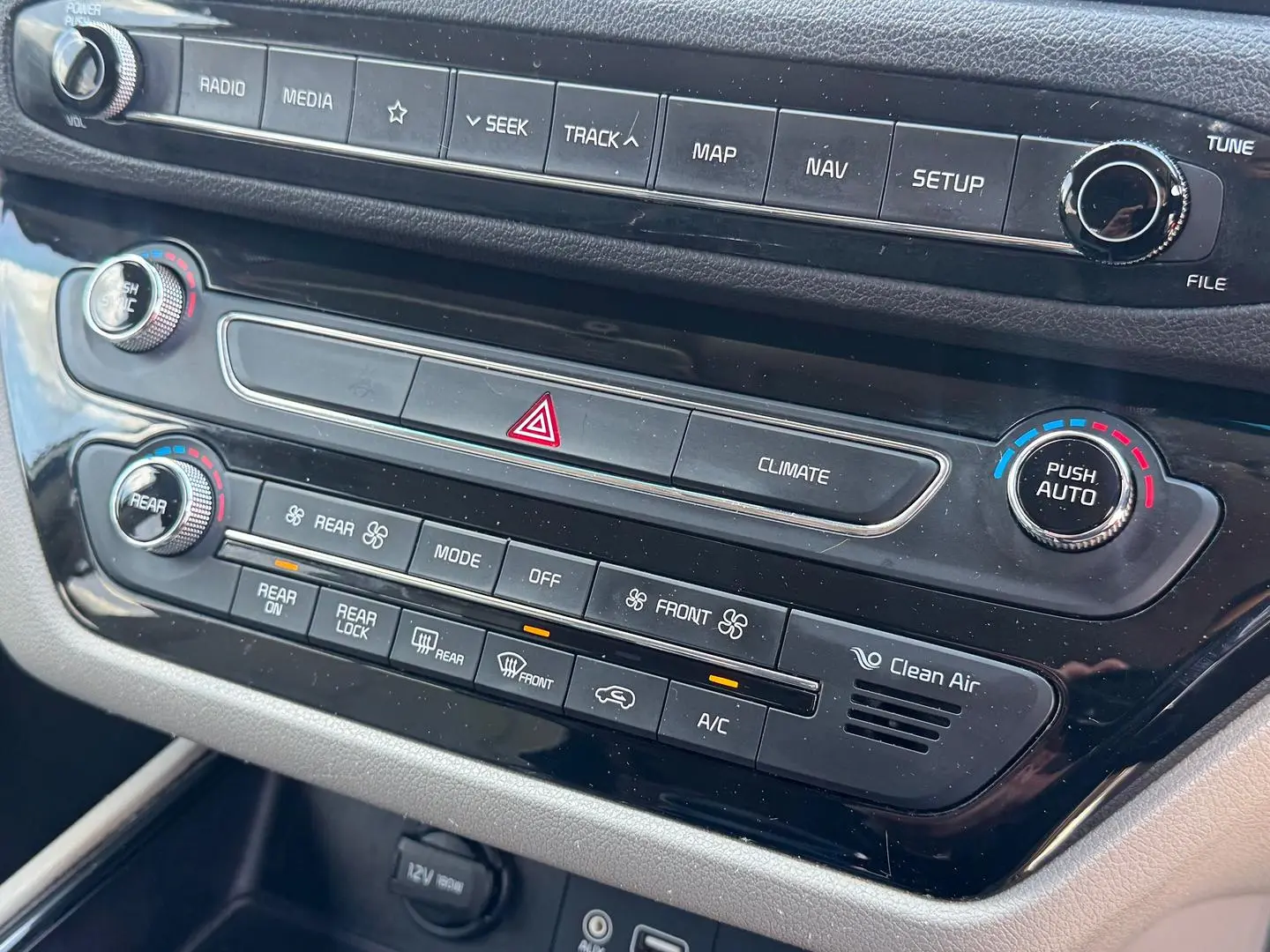 2019 Kia Carnival Gallery Image 18