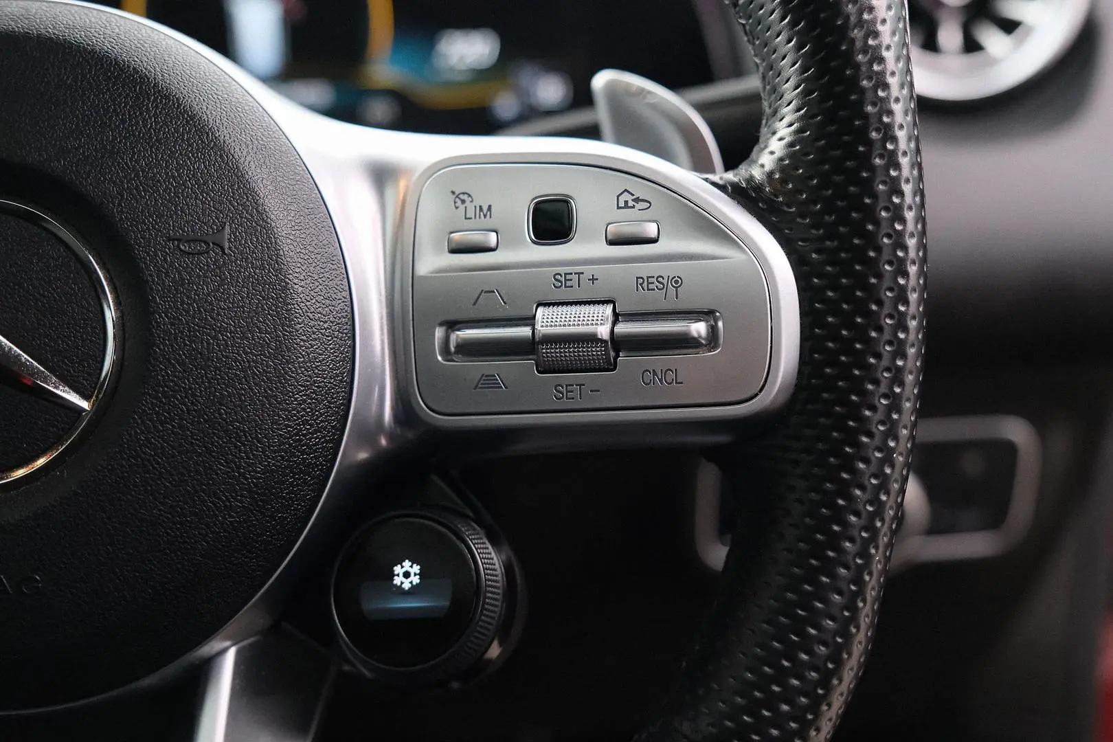 2021 Mercedes-Benz GLB-Class Gallery Image 16