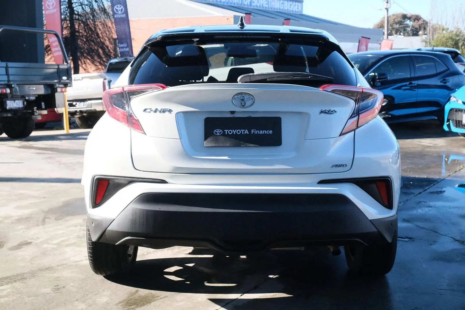 2018 Toyota C-HR Gallery Image 4