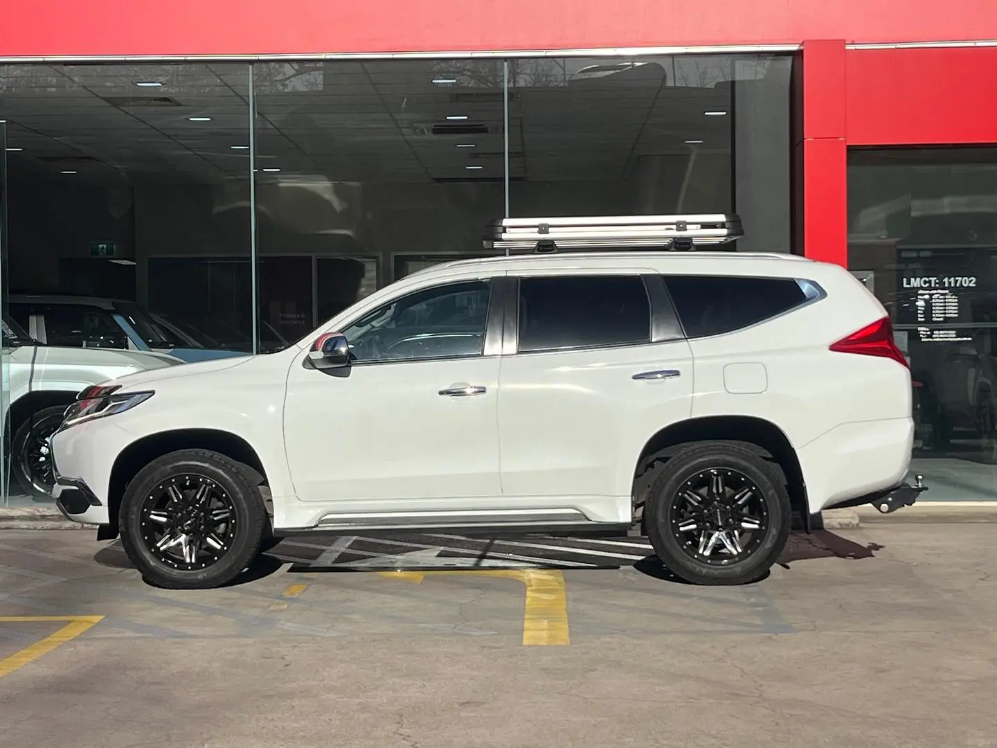 2018 Mitsubishi Pajero Sport Gallery Image 6