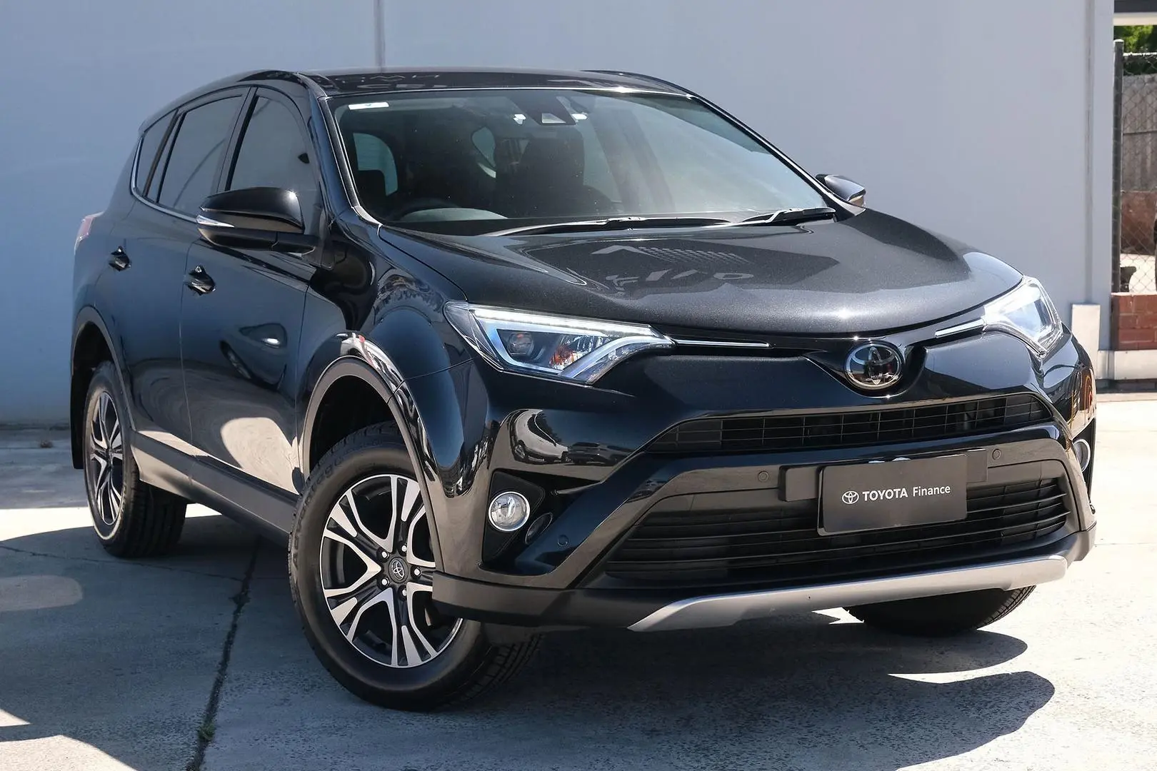 2018 Toyota Rav4 Gallery Image 1