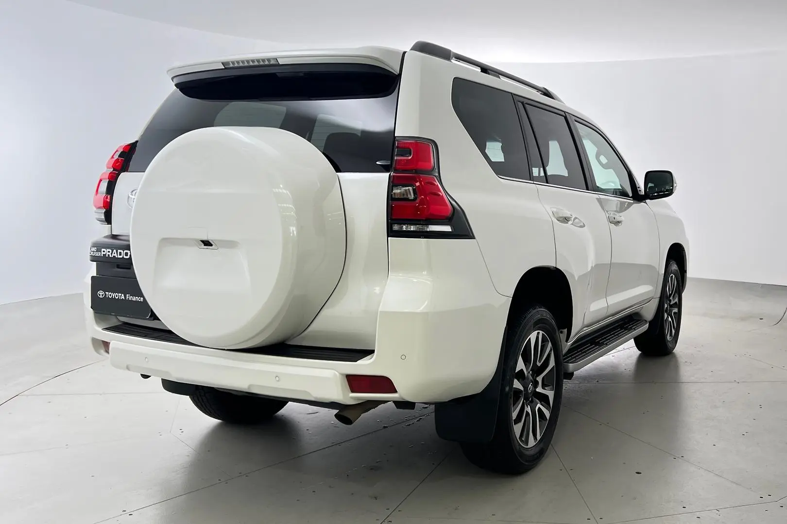 2022 Toyota Landcruiser Prado Gallery Image 4