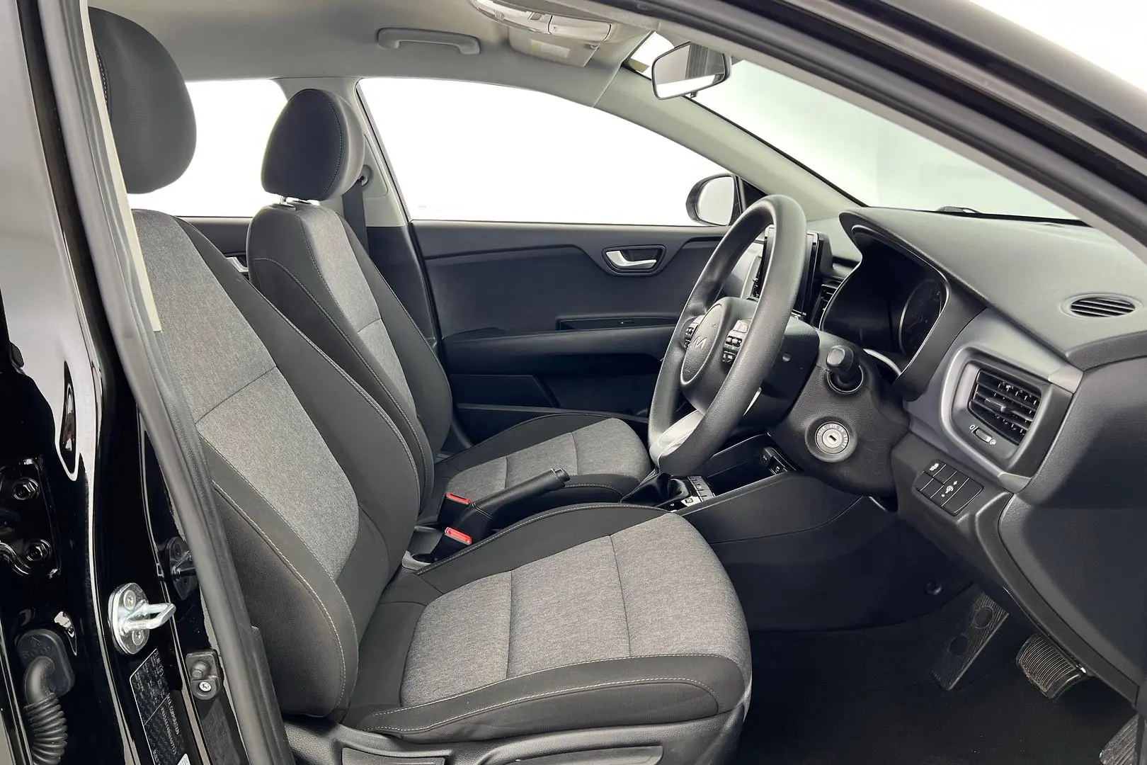 2022 Kia Stonic Gallery Image 11
