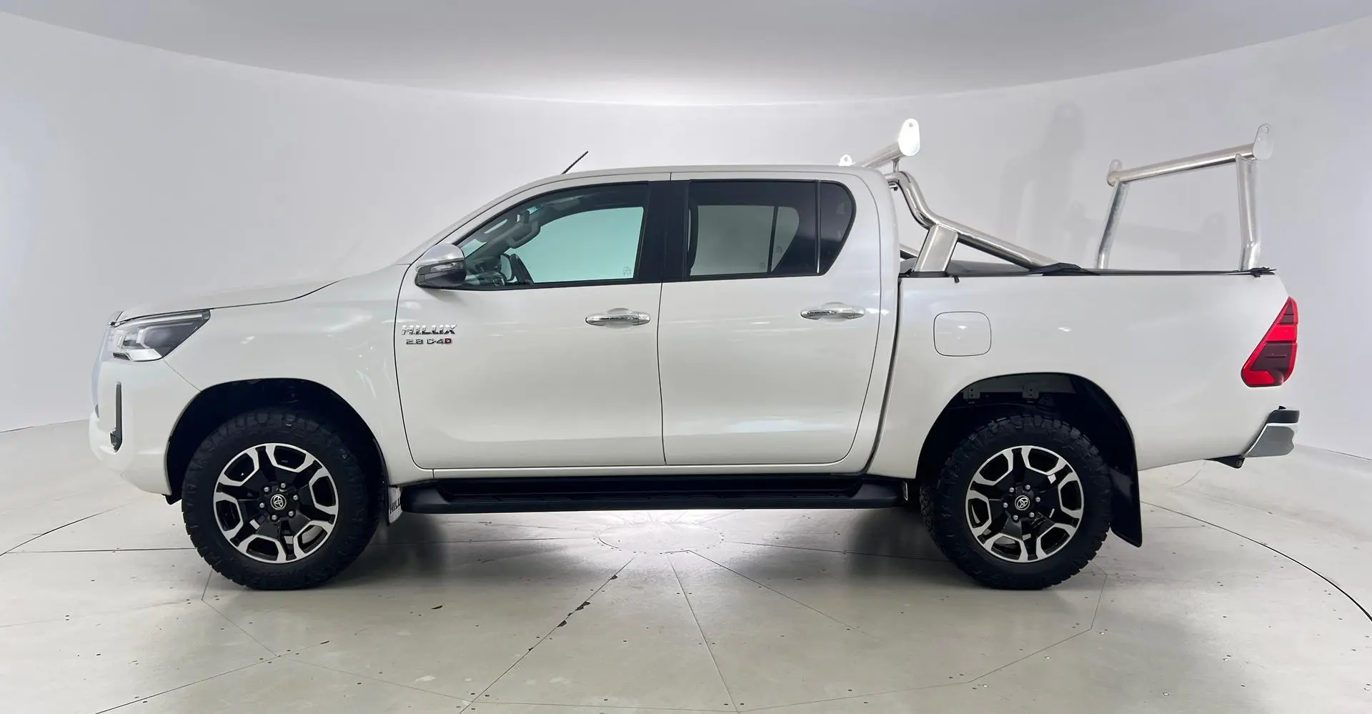 2020 Toyota Hilux Gallery Image 8
