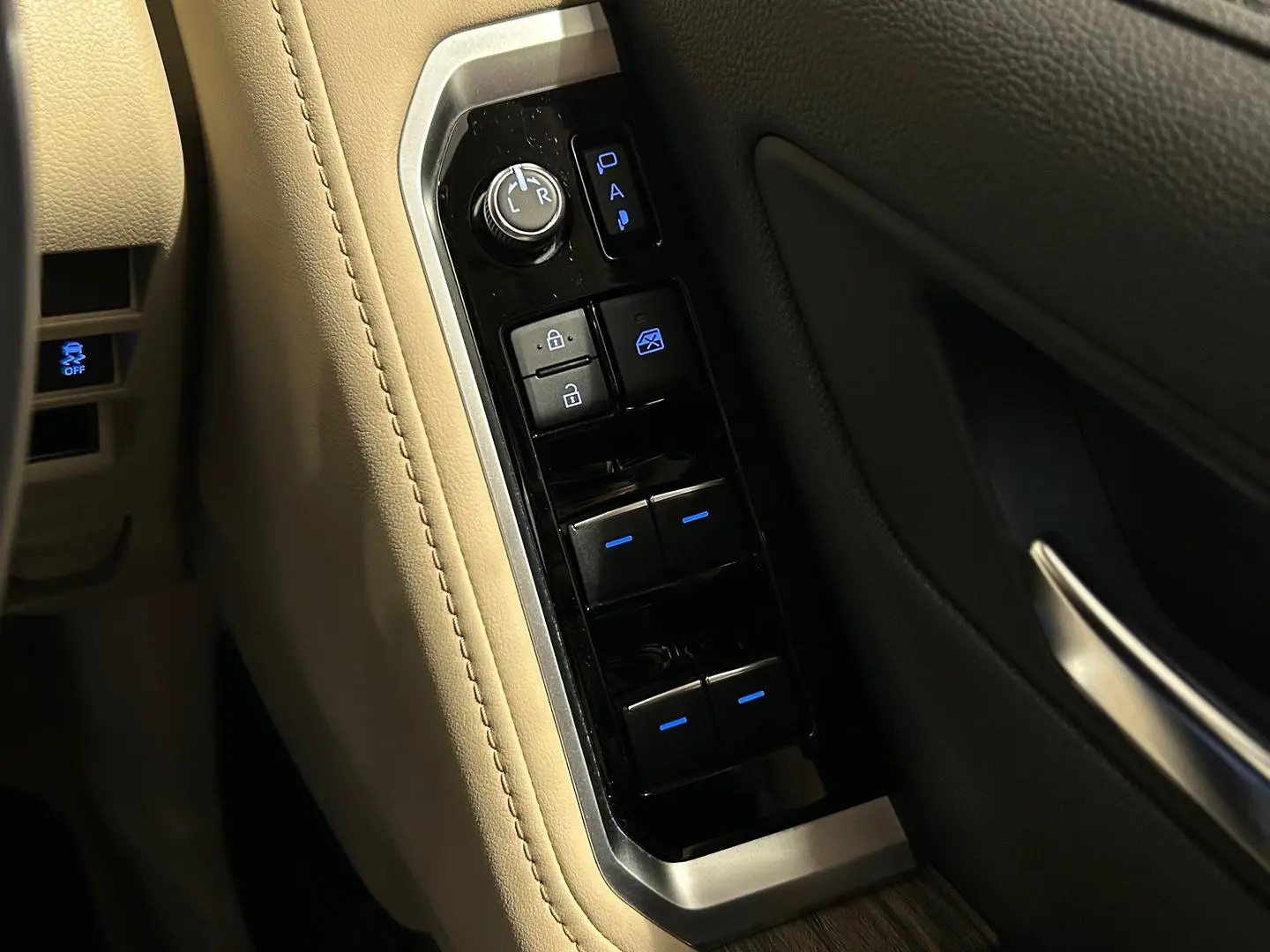 2022 Toyota Landcruiser Gallery Image 26