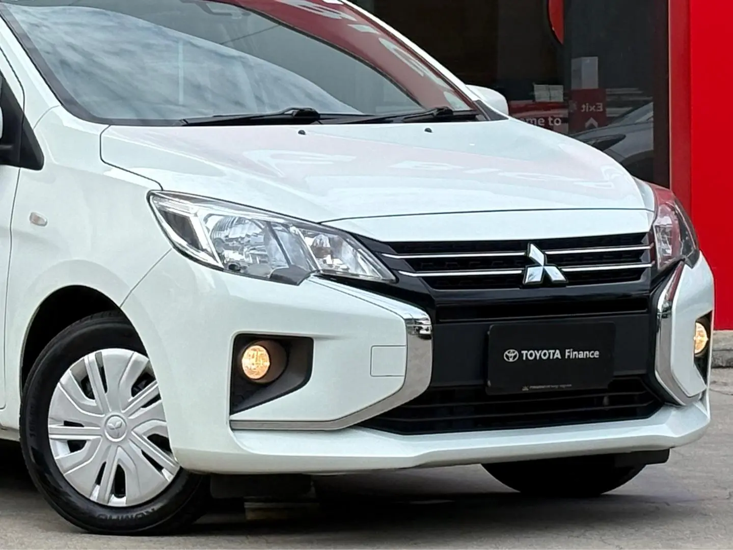 2020 Mitsubishi Mirage Gallery Image 3