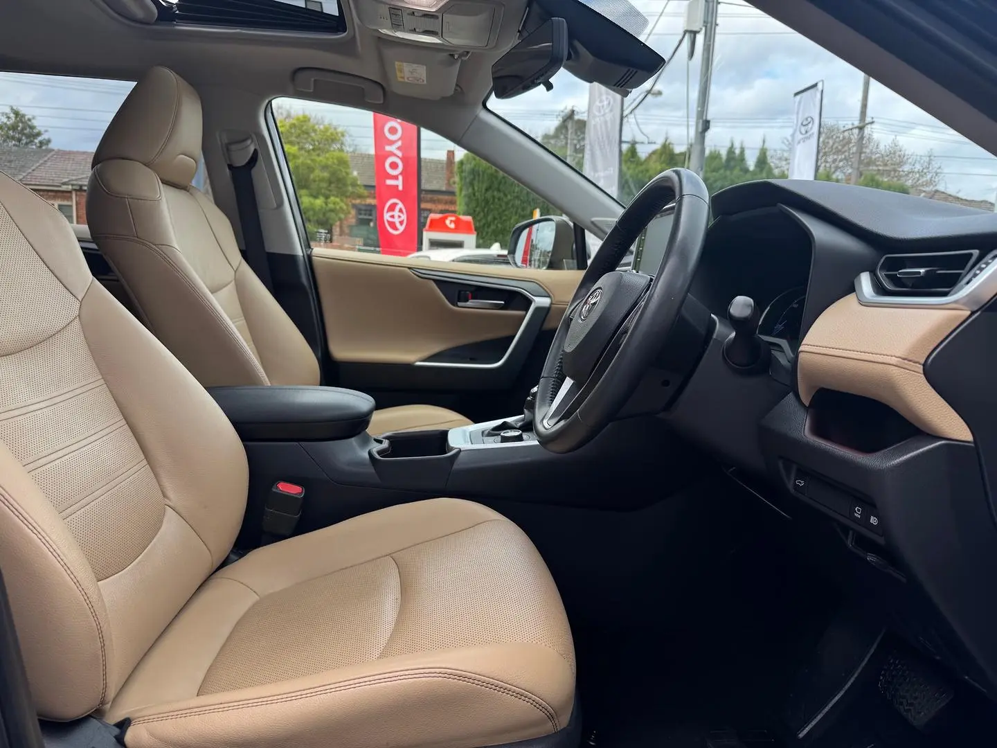 2022 Toyota RAV4 Gallery Image 11