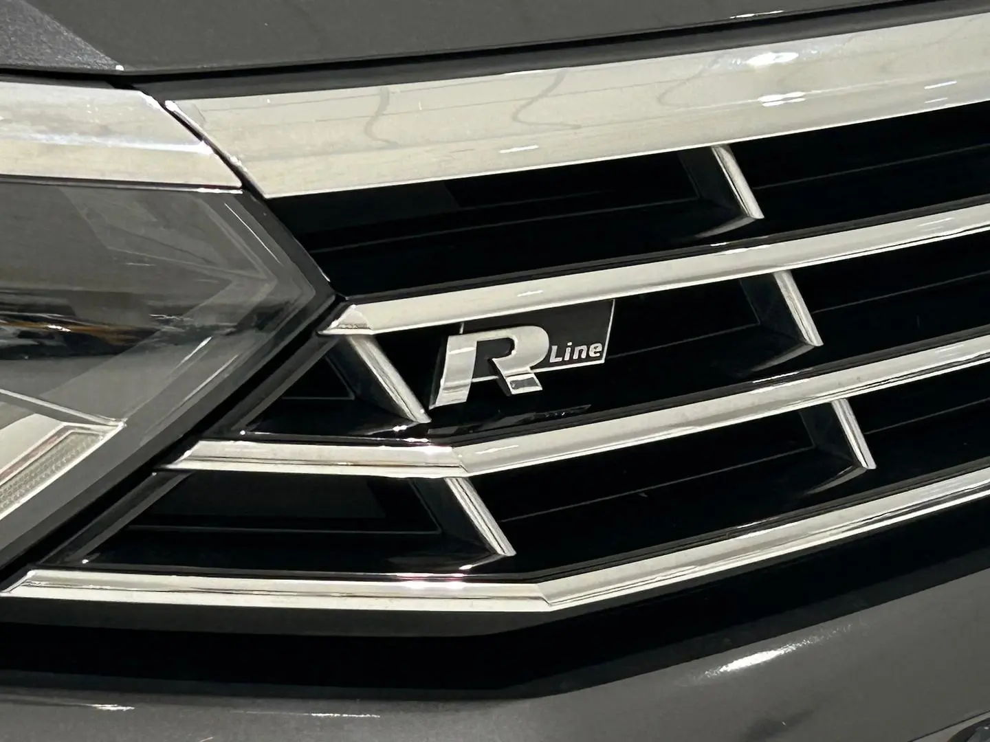 2018 Volkswagen Passat Gallery Image 4