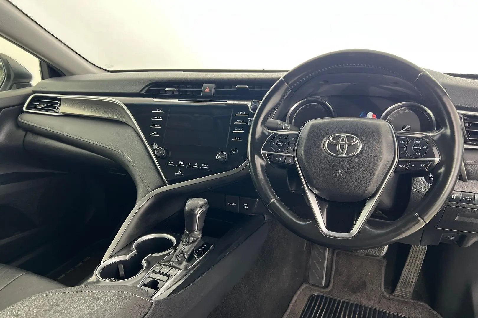 2018 Toyota Camry Gallery Image 6