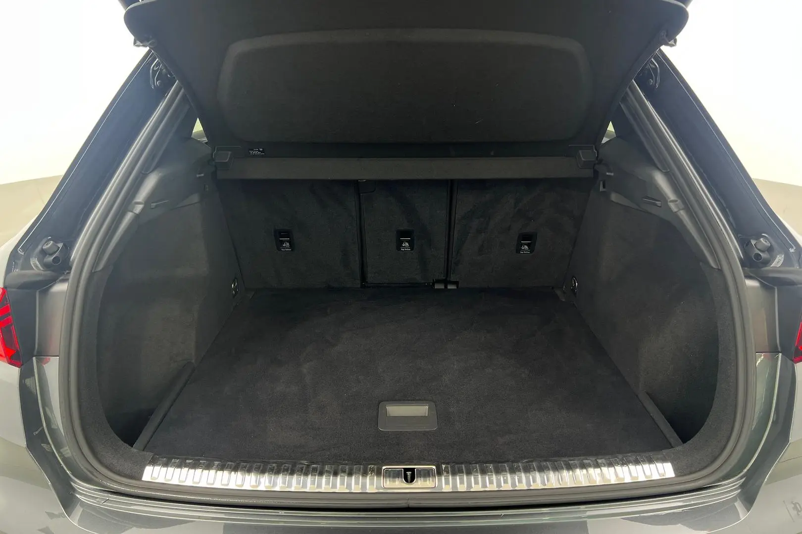 2021 Audi Q3 Gallery Image 24