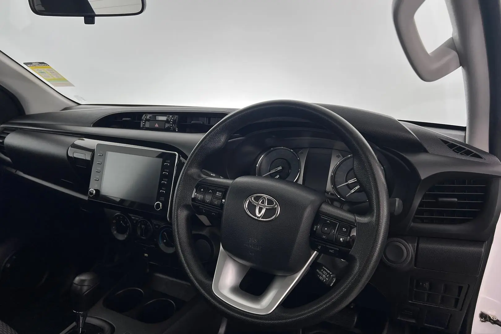 2022 Toyota Hilux Gallery Image 13
