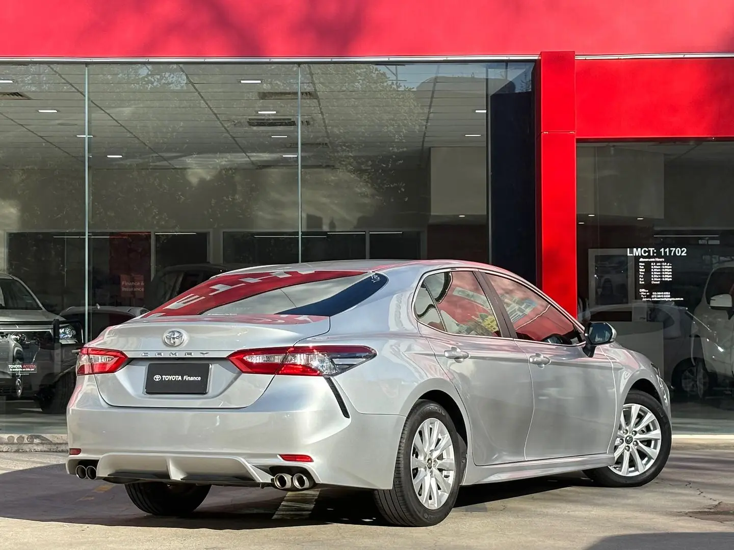 2019 Toyota Camry Gallery Image 9