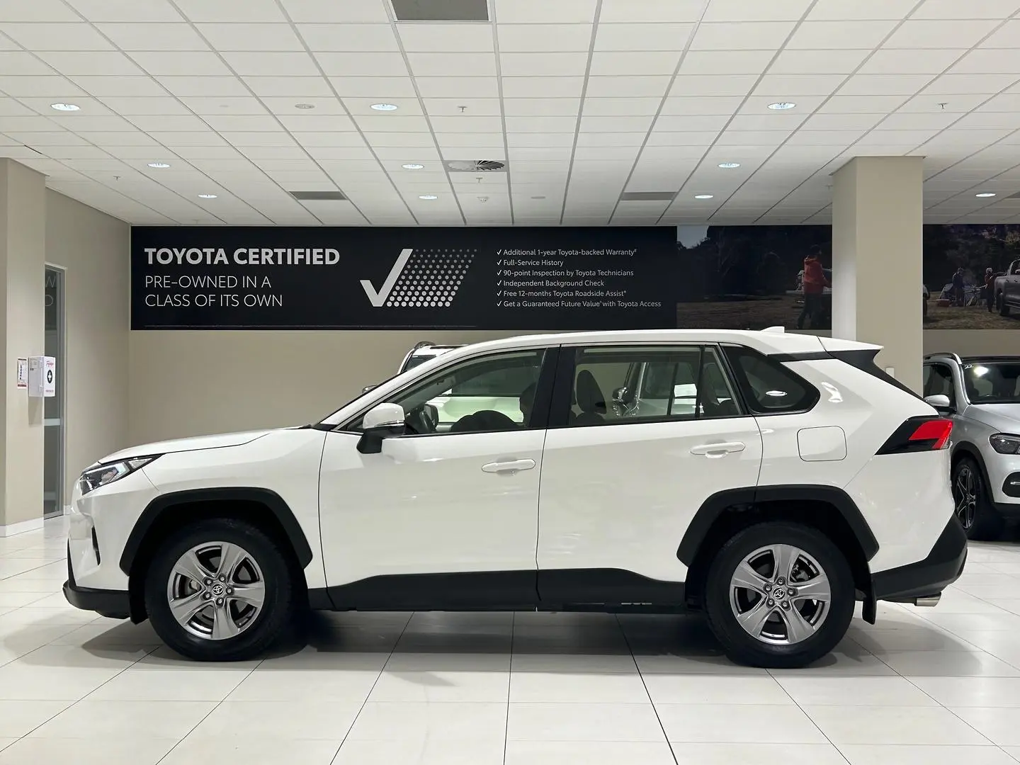 2022 Toyota RAV4 Gallery Image 6