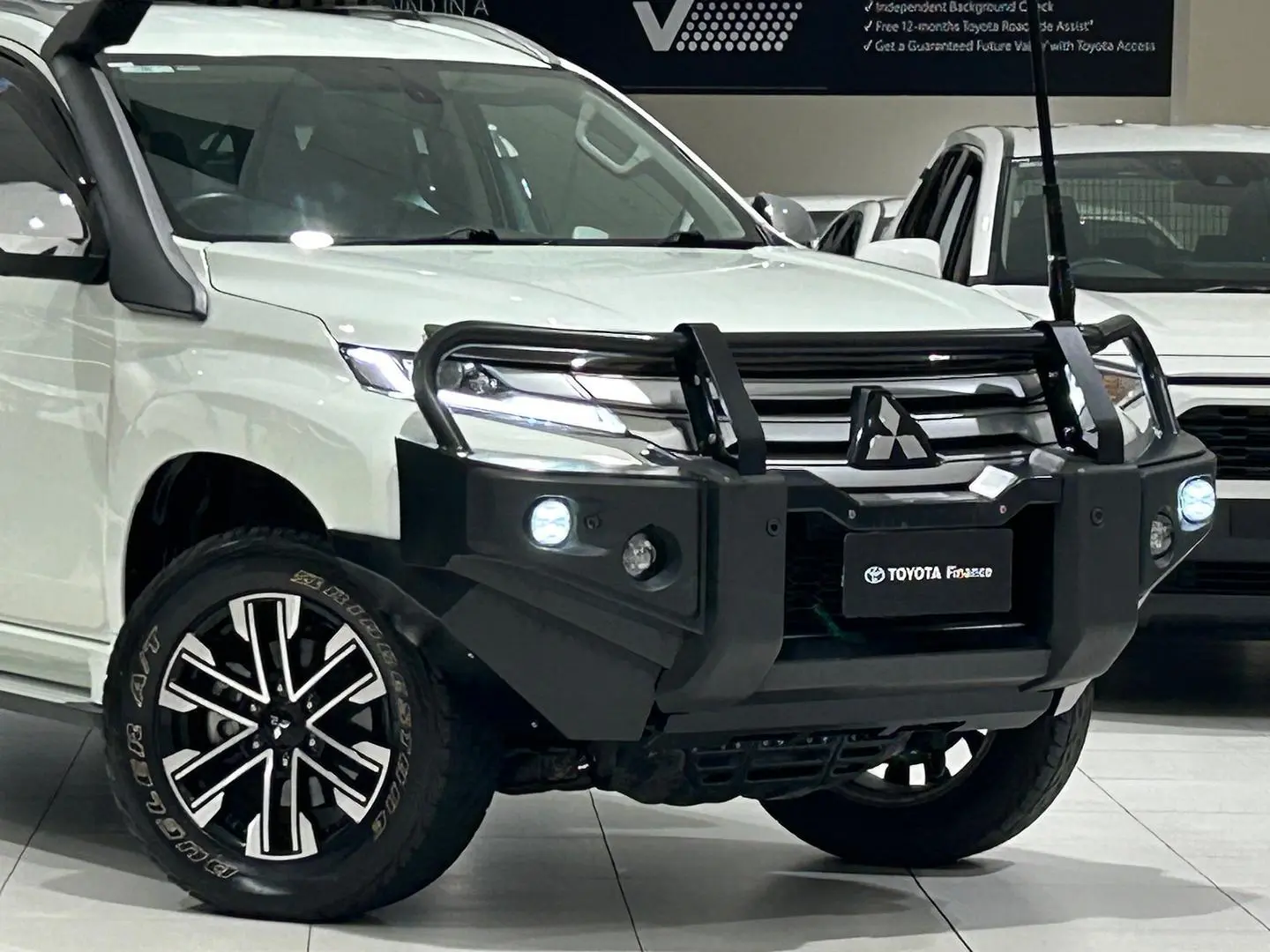2021 Mitsubishi Pajero Sport Gallery Image 3