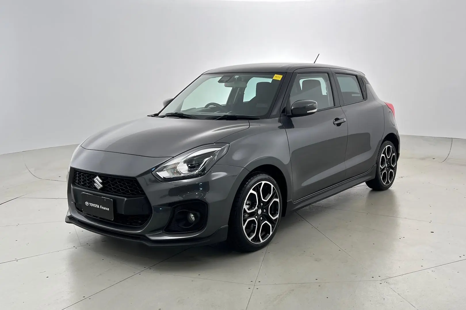 2018 Suzuki Swift Gallery Image 9