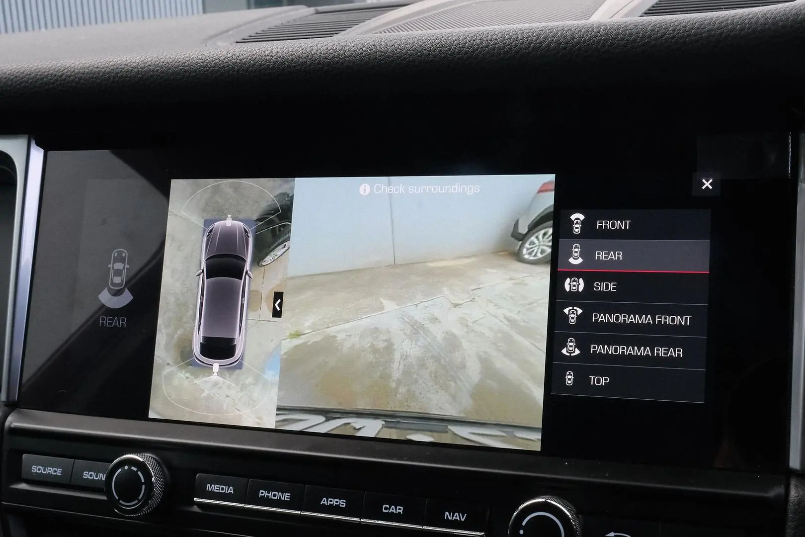 2020 Porsche Macan Gallery Image 10
