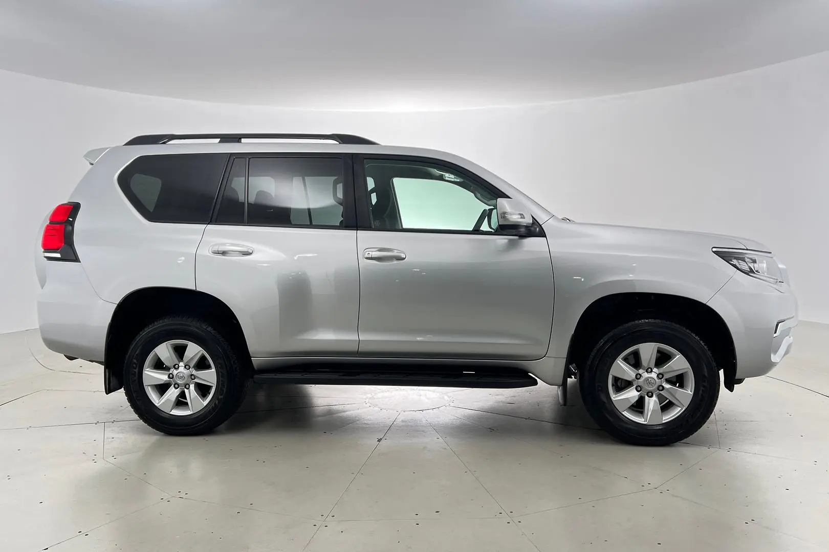 2023 Toyota Landcruiser Prado Gallery Image 3