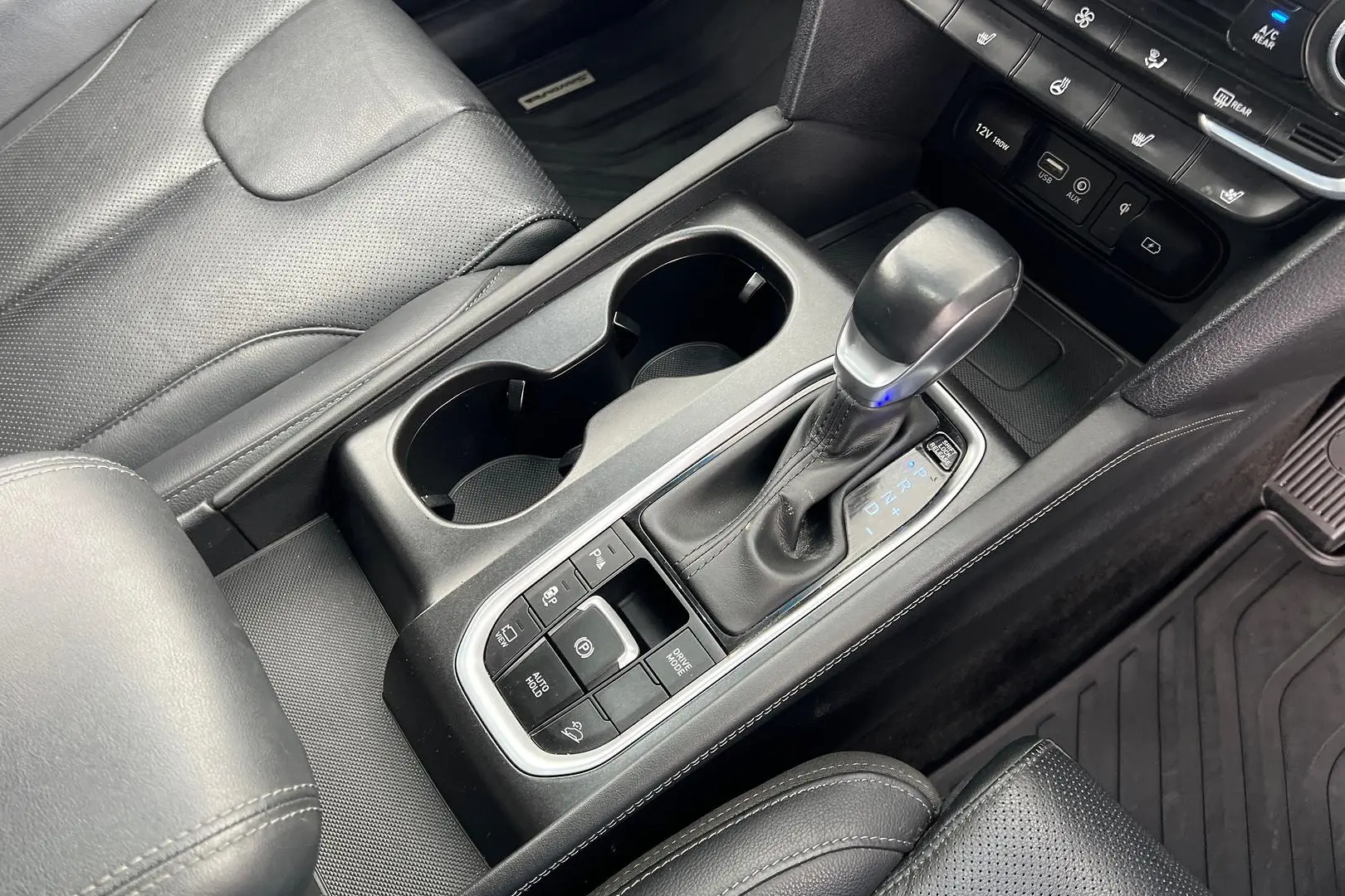 2018 Hyundai Santa Fe Gallery Image 13