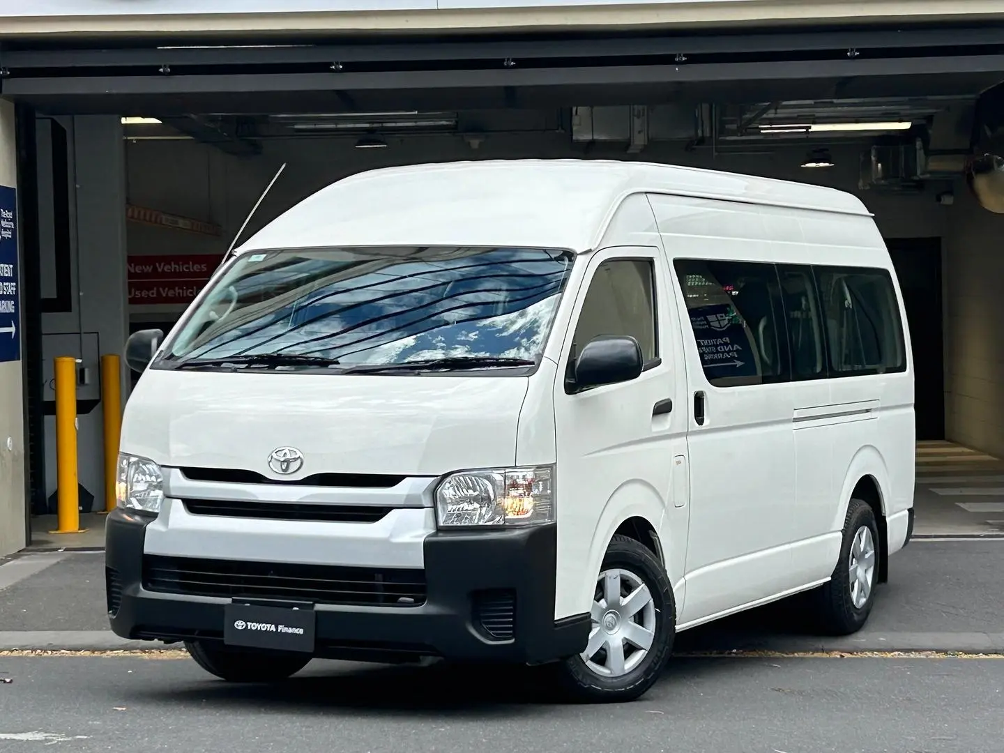 2018 Toyota Hiace Gallery Image 6