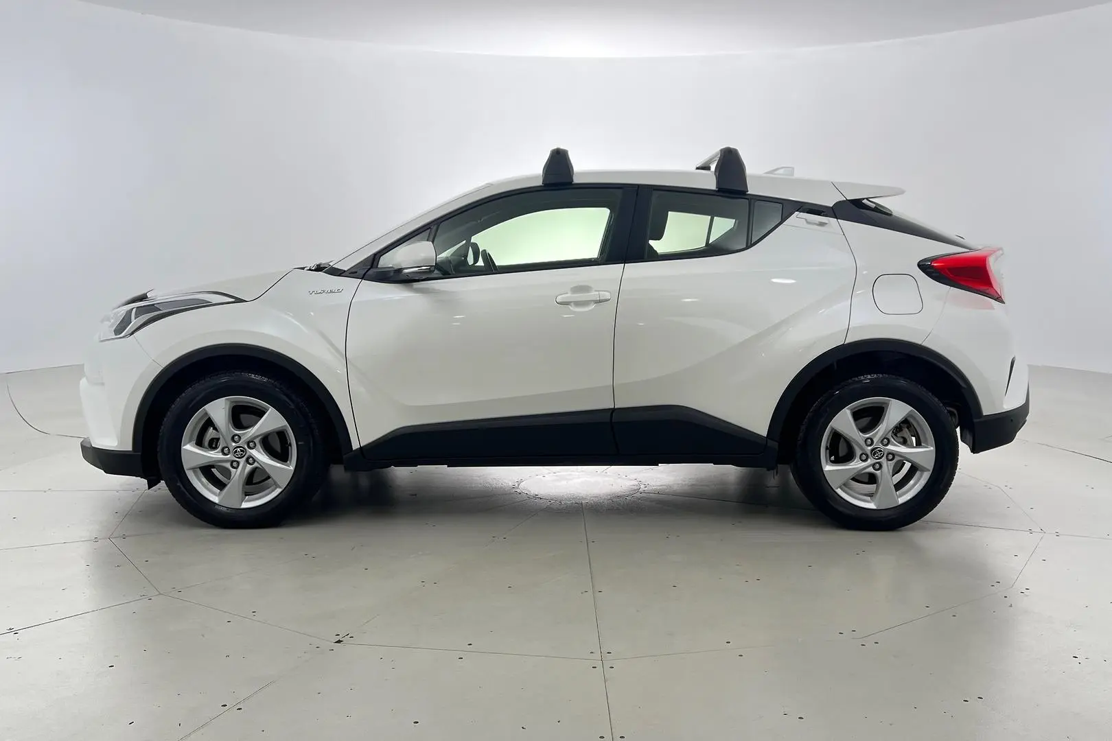 2019 Toyota C-HR Gallery Image 8