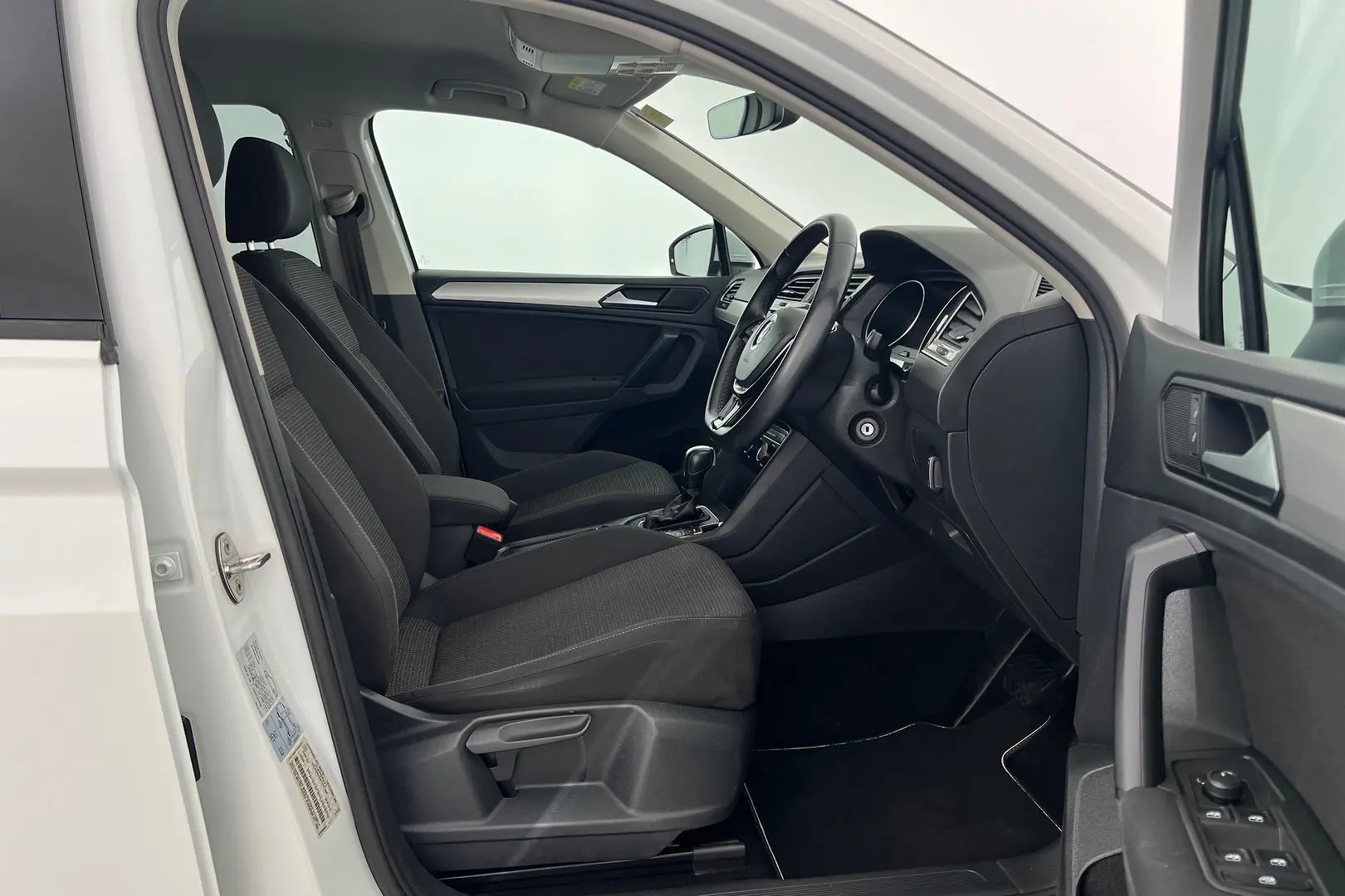 2019 Volkswagen Tiguan Gallery Image 11