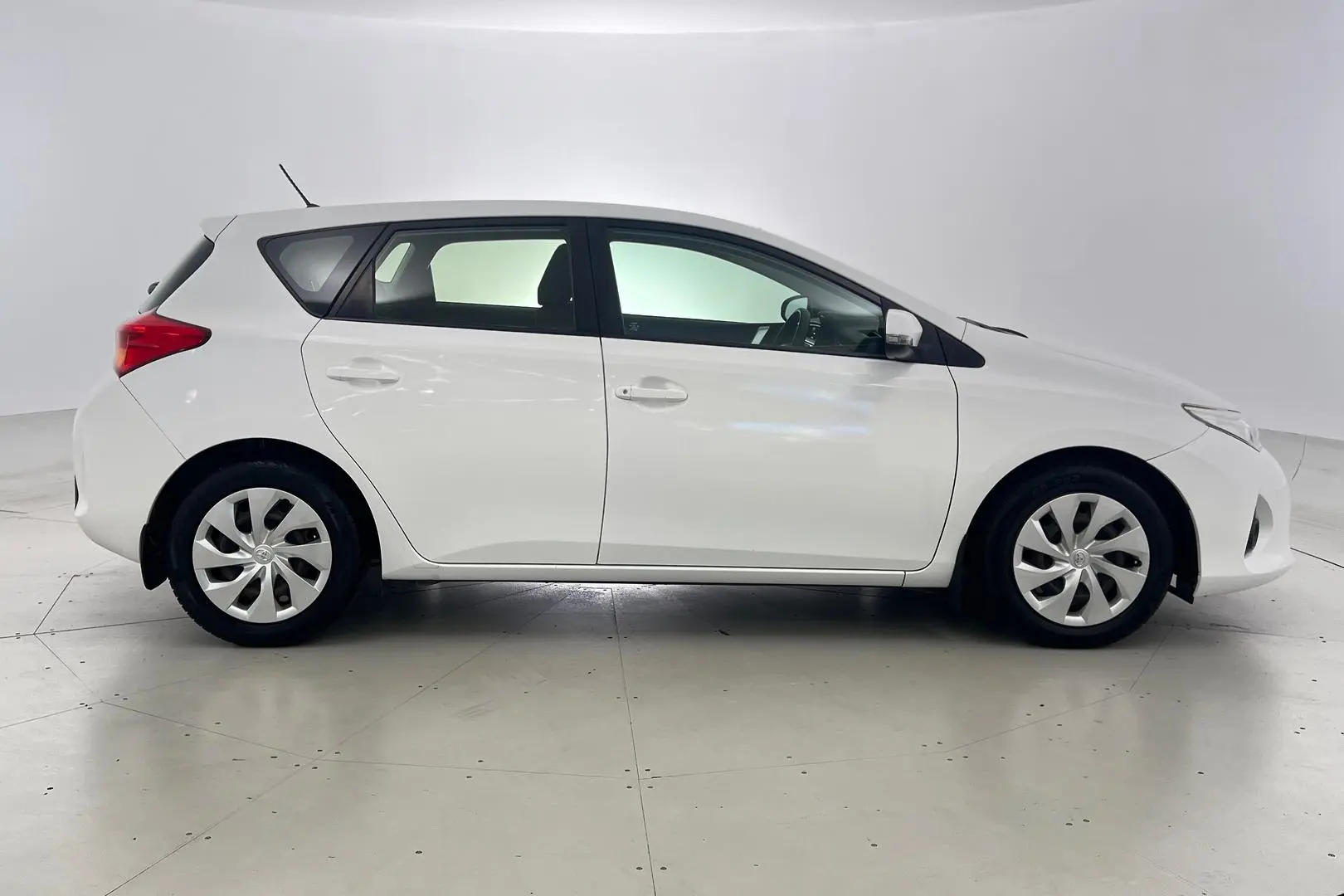 2014 Toyota Corolla Gallery Image 3