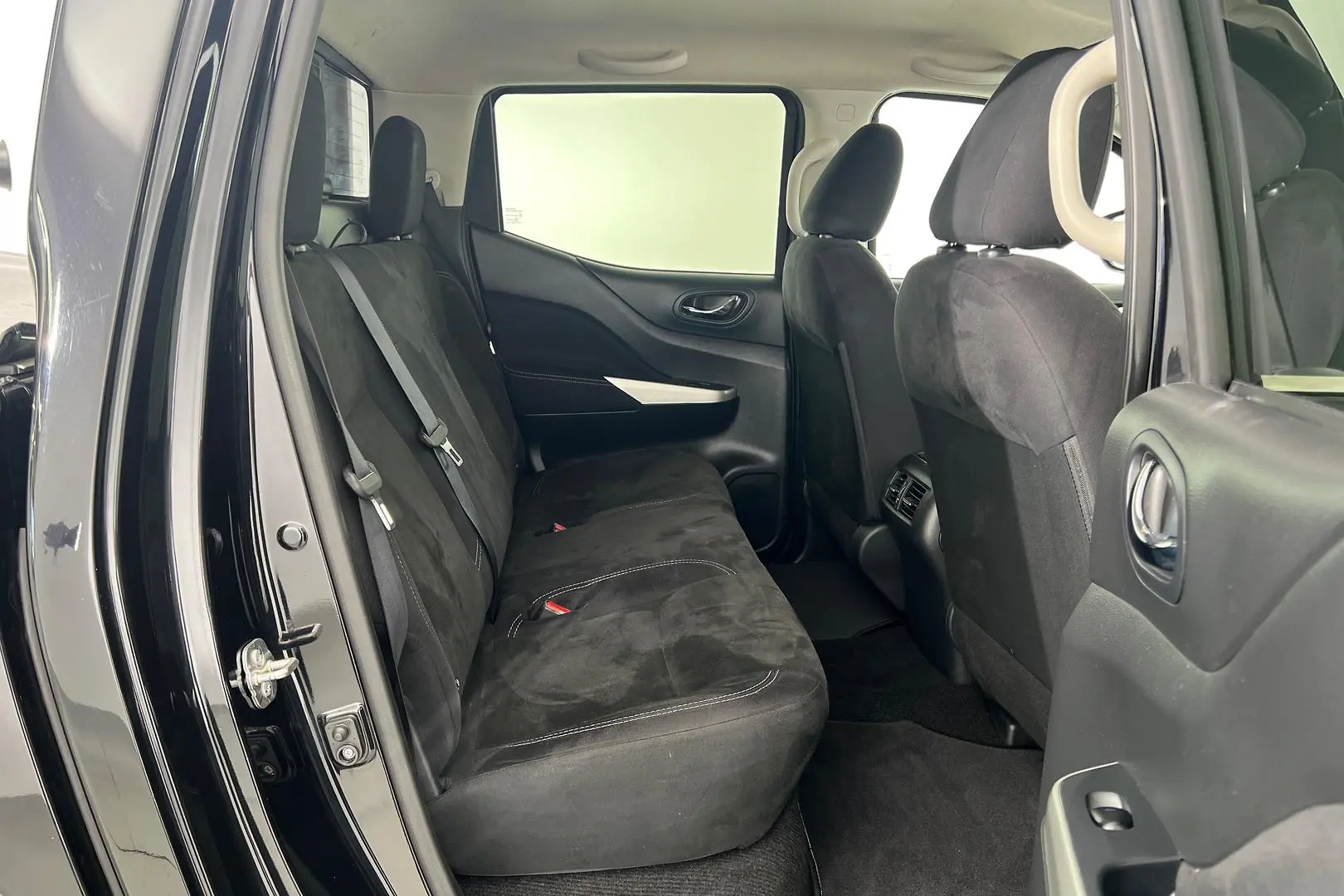 2019 Nissan Navara Gallery Image 11