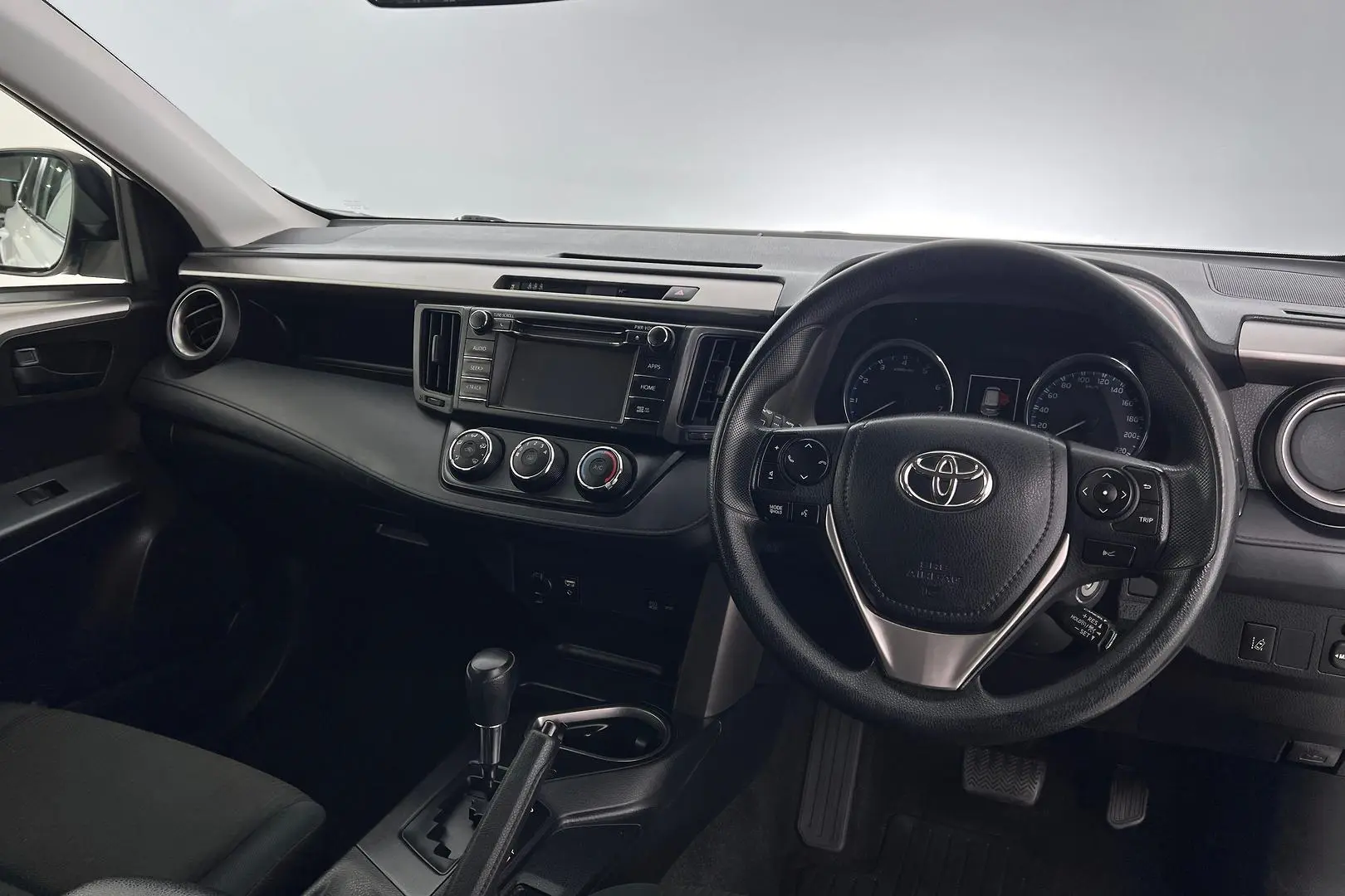 2017 Toyota RAV4 Gallery Image 12