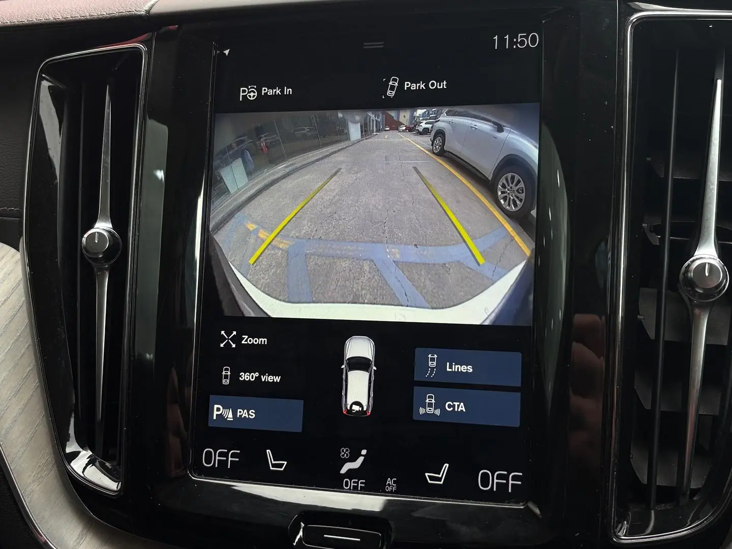 2019 Volvo XC60 Gallery Image 16
