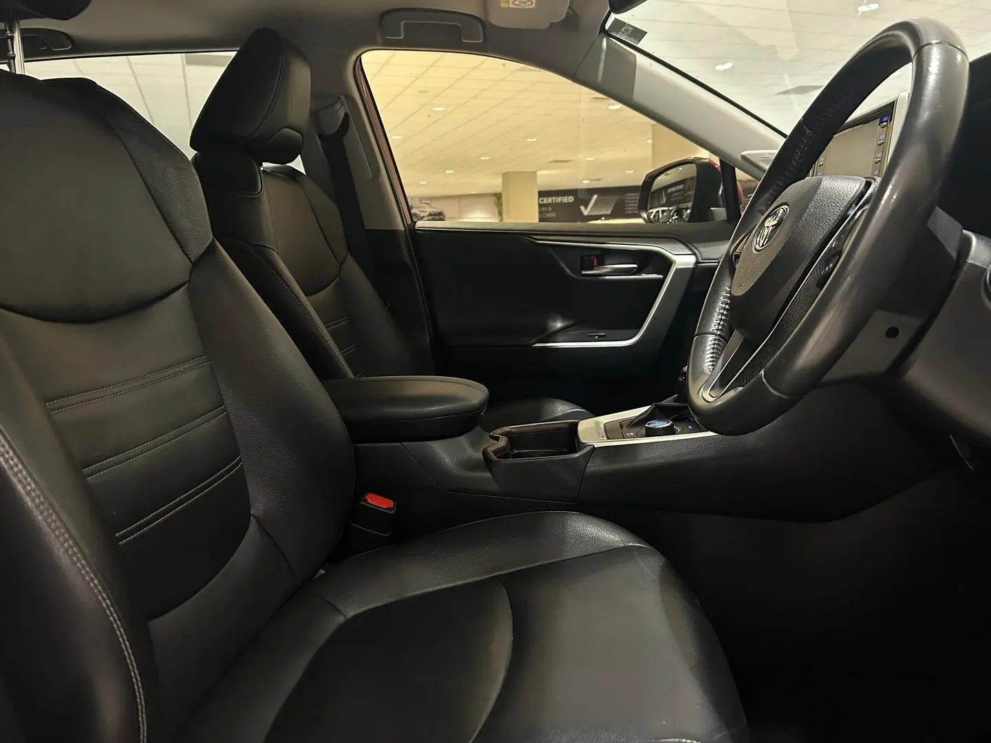 2021 Toyota RAV4 Gallery Image 11