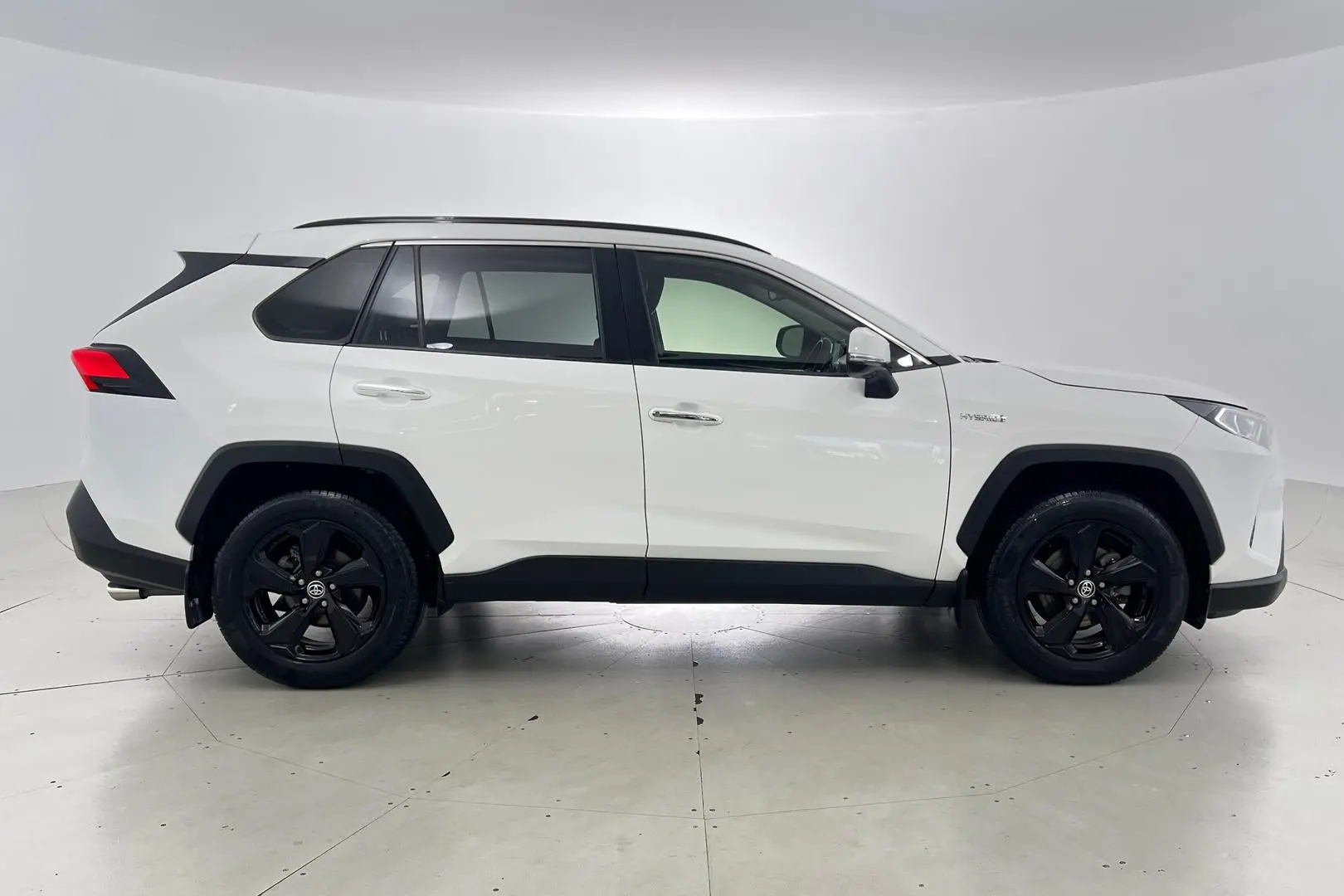 2019 Toyota RAV4 Gallery Image 5
