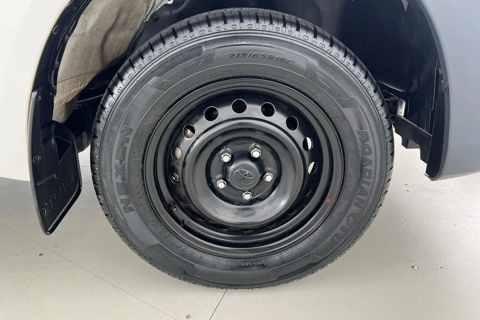 2021 Toyota Hilux Gallery Image 20