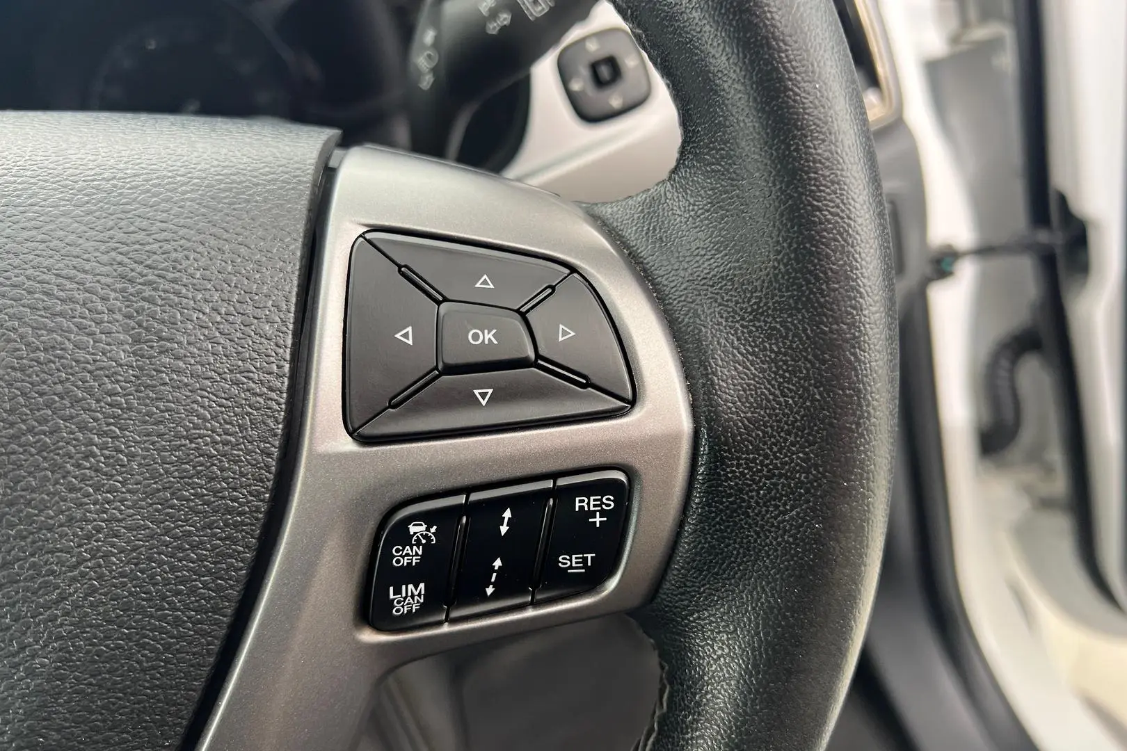 2018 Ford Everest Gallery Image 20